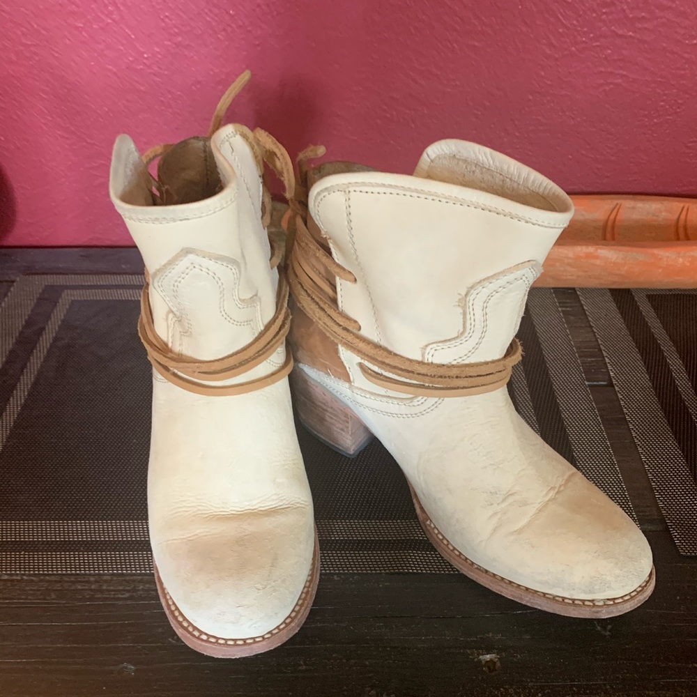 Freebird Casey booties beige multi size 9
